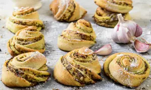 Garlic and herb bread rolls, perfekta bröd till buffé som går att frysa. Enkla att baka och goda att ha till hands.