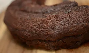 En saftig chokladkaka, perfekt för ett enkelt chokladkaka recept.