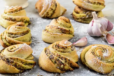 Garlic and herb bread rolls, perfekta bröd till buffé som går att frysa. Enkla att baka och goda att ha till hands.
