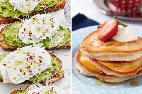 Avokadotoast med pocherat ägg och pannkakor med jordgubbar. Perfekta brunch recept för en härlig helgfrukost.