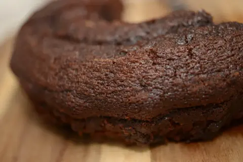 En saftig chokladkaka, perfekt för ett enkelt chokladkaka recept.