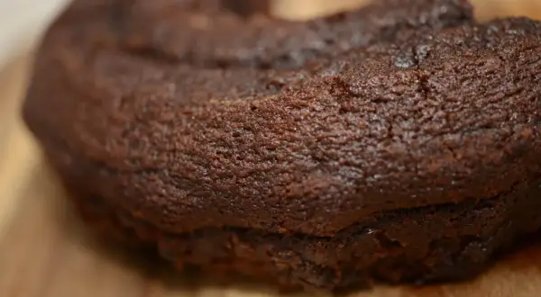 En saftig chokladkaka, perfekt för ett enkelt chokladkaka recept.