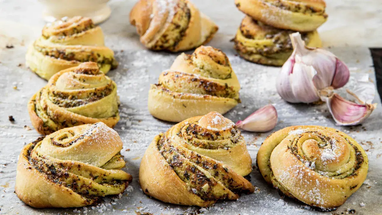 Garlic and herb bread rolls, perfekta bröd till buffé som går att frysa. Enkla att baka och goda att ha till hands.