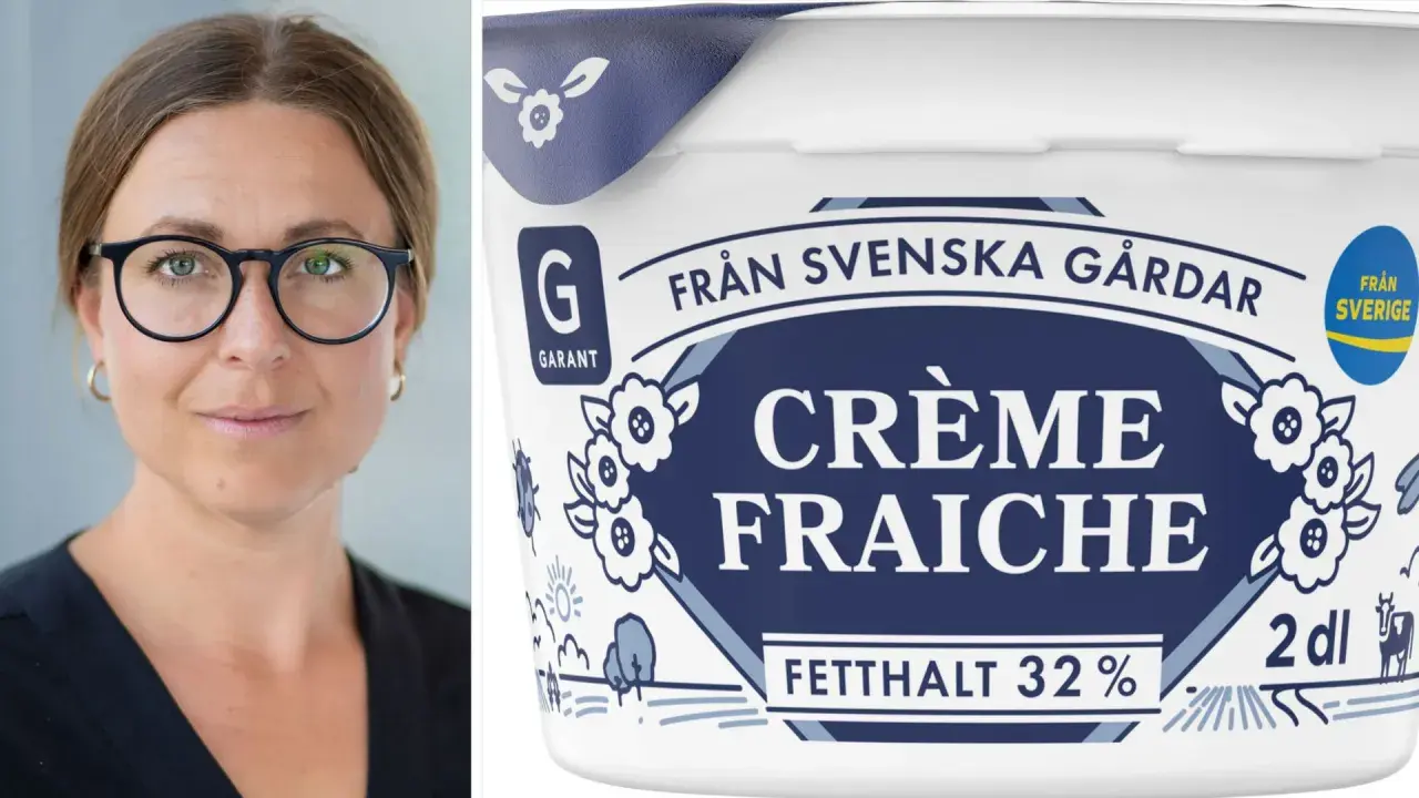 Kvinna med glasögon bredvid en burk Crème Fraîche från svenska gårdar. Perfekt som alternativ till gräddfil istället för creme fraiche i matlagning.