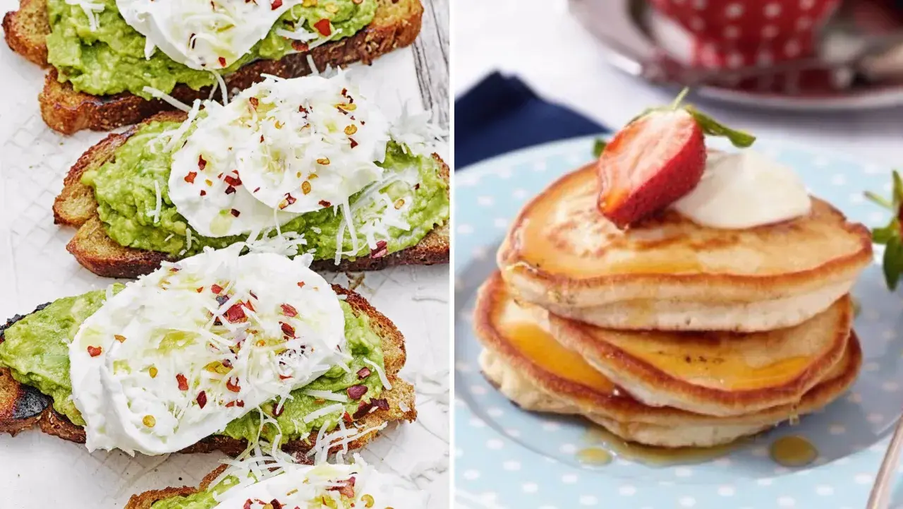 Avokadotoast med pocherat ägg och pannkakor med jordgubbar. Perfekta brunch recept för en härlig helgfrukost.