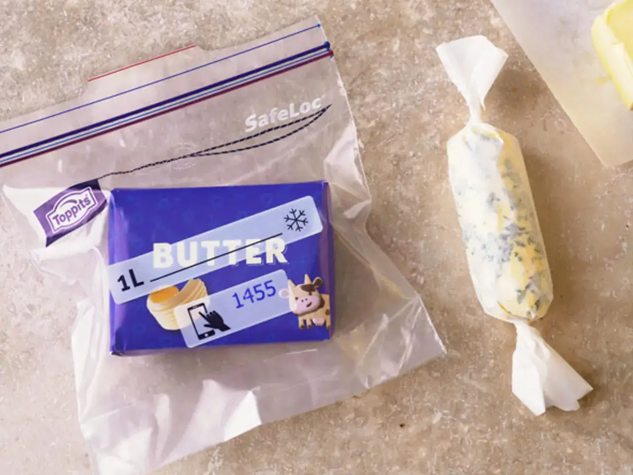 Fryst smör i fryspåse och en rulle smör inslagen i papper. Bra att veta hur länge håller smör i frysen för att bevara smaken.